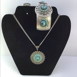 Matching turquoise necklace, bracelet & ring
